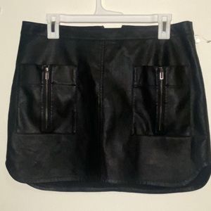 BCBGMAXAZRIA Black Mini “ Sabina “ Skirt Size Medium